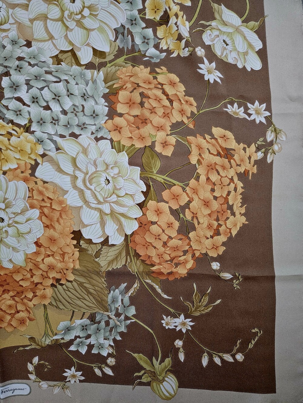 🇮🇹Salvatore Ferragamo Floral Silk Scarf in Brown and Yellow 85X85 cm authentic - Picture 9 of 12